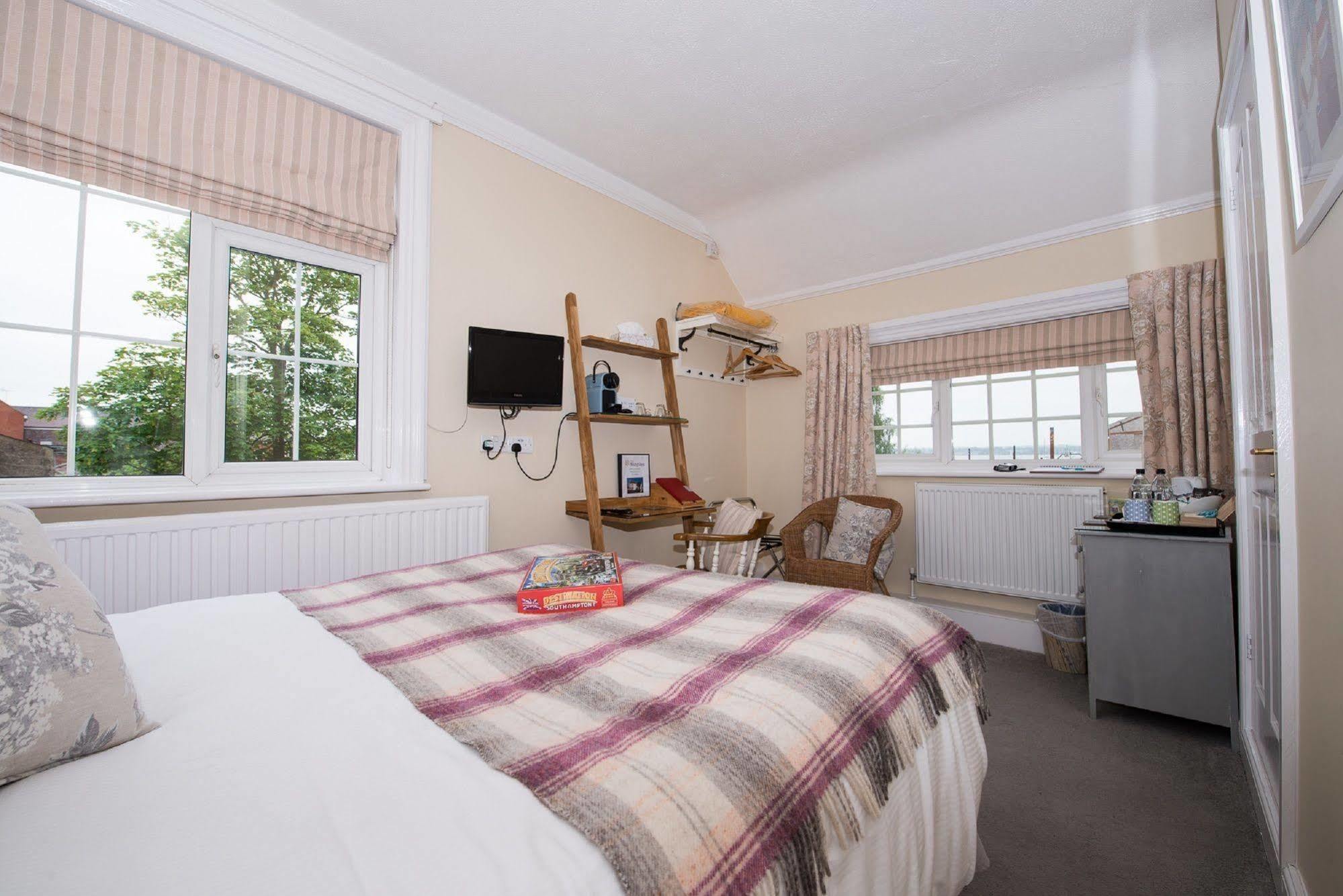 The Maples Hythe (Hampshire) Exterior foto